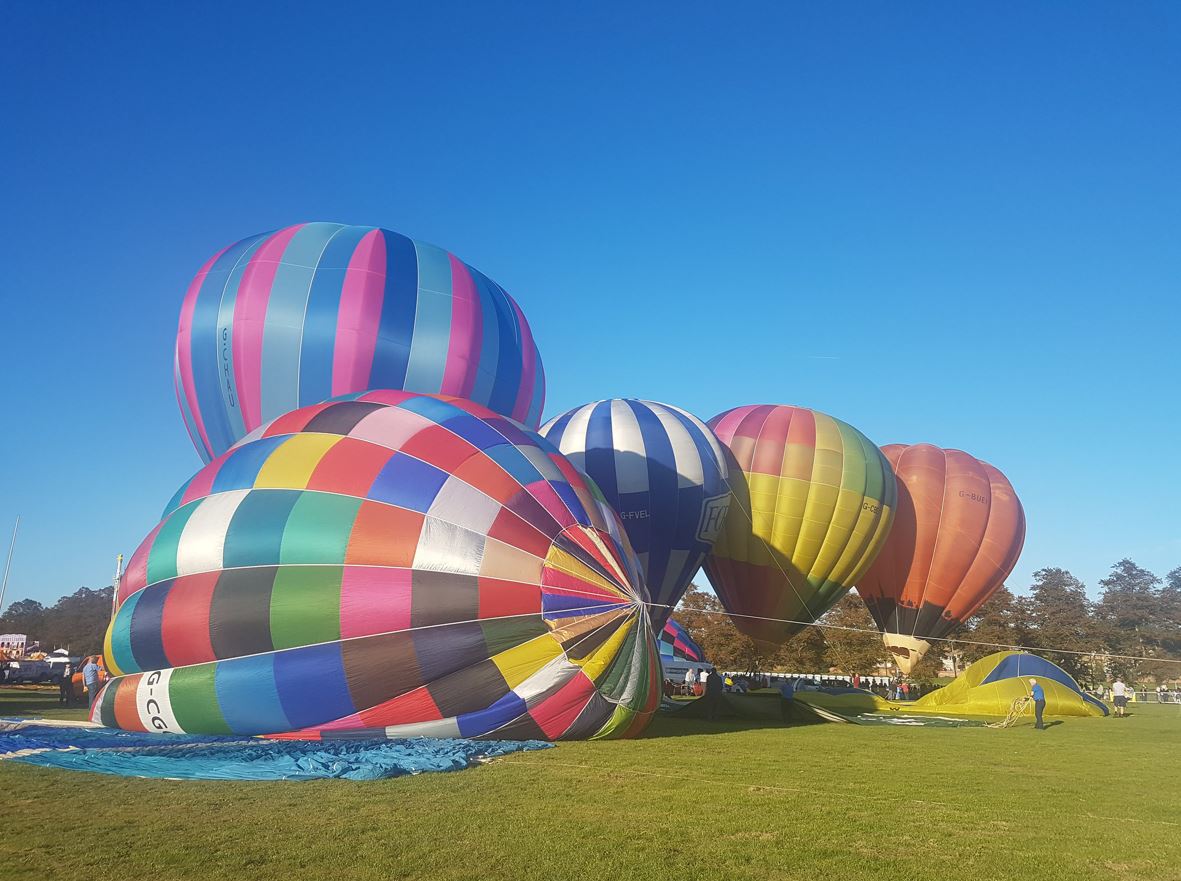 Hot-air-balloons-taking-off